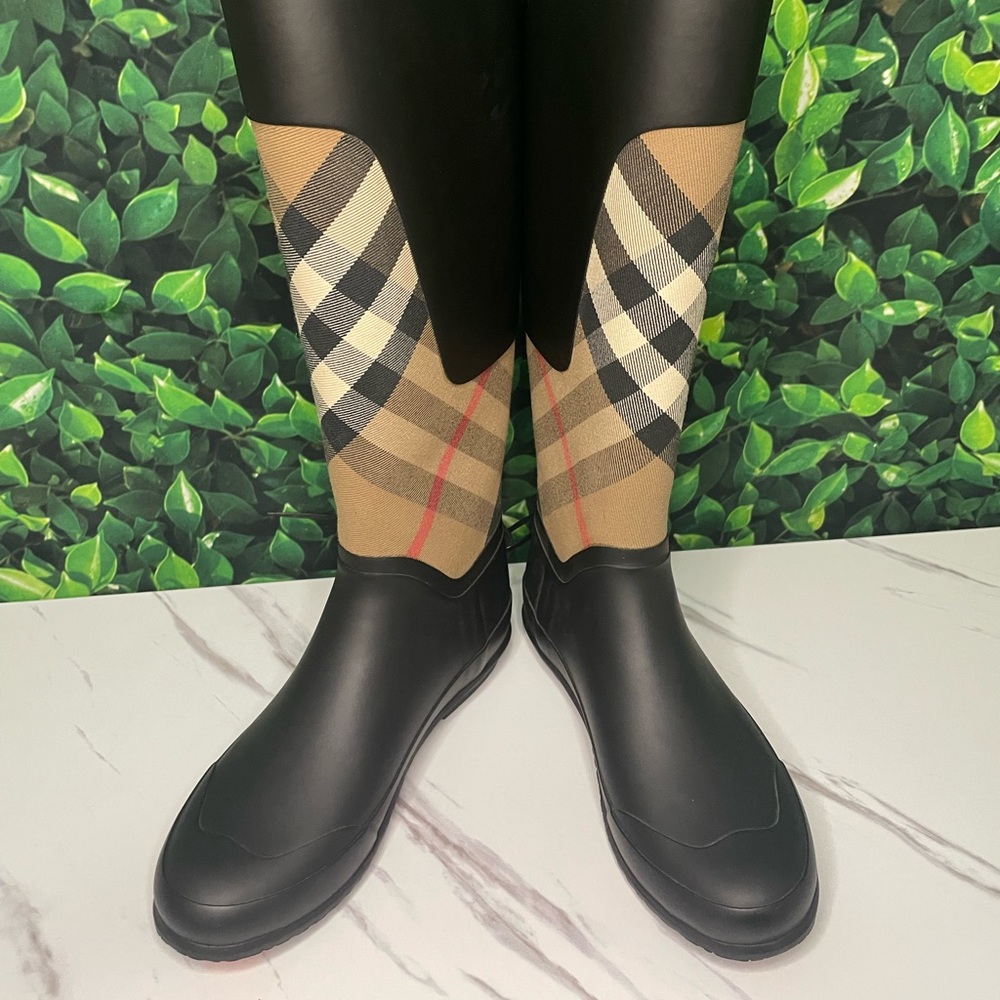 BURBERRY SHOES 100% AUTHENTIC BURBERRY RAINBOOTS